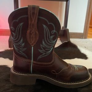 ✨OFFER✨ARIAT Women's Fatbaby Western Boot size 9 worn once just didn’t fit me!